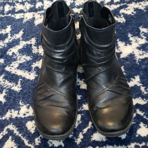 Earth boots, size 9.5